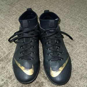 Mercurial indoor soccer shoes